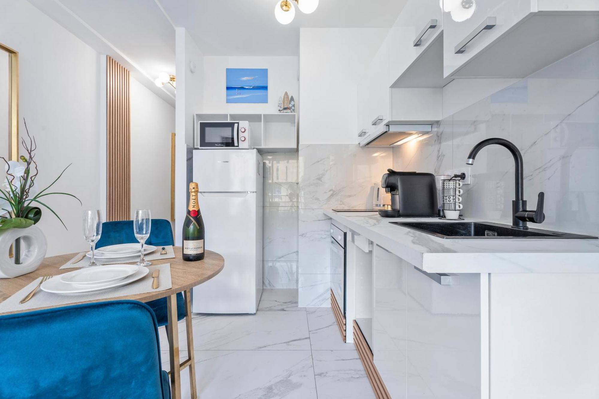 Elegant Avec Terrasse Proche Tramway Apartment